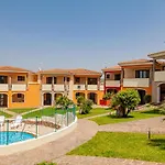 Residenza Le Farfalle Aparthotel 4*