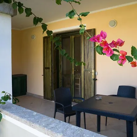 Residenza Le Farfalle Aparthotel 3*