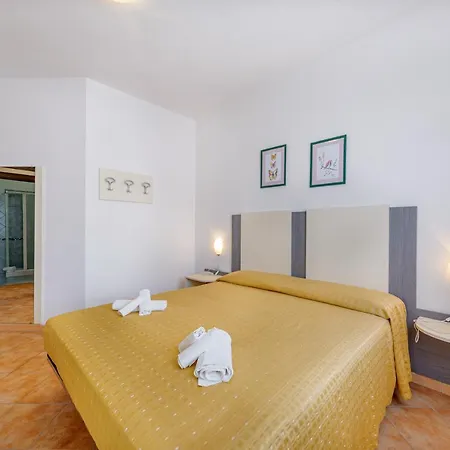 Aparthotel Residenza Le Farfalle 3*